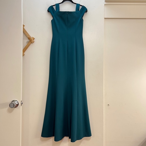 Eliza J Cold Shoulder Scuba Crepe Trumpet Gown - Picture 6 of 11